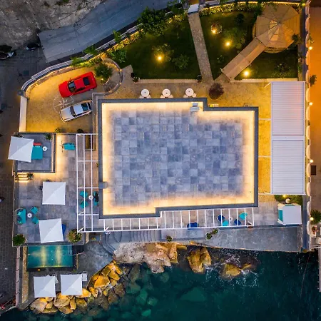 - Del Maggiore Villa *